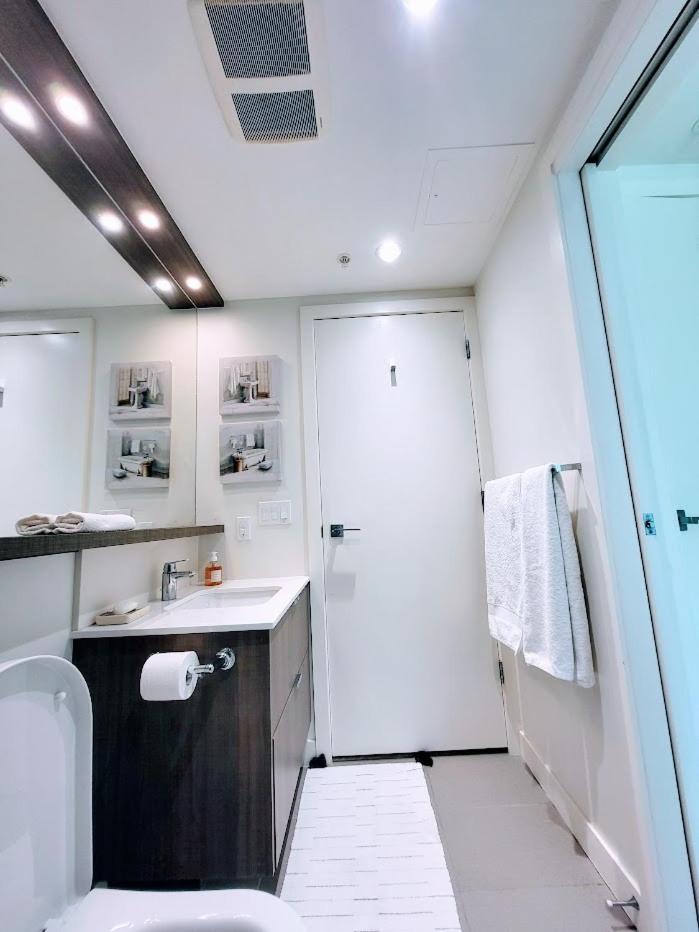 Your Perfect Escape - Modern Landmark Condo In Downtown Calgary - Free Parking- Premium Location Экстерьер фото